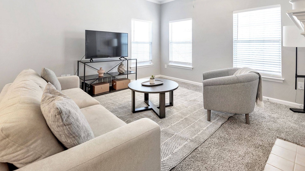 Collierville Apartment | Modern Apartment in Prime Location (ID8622X86)