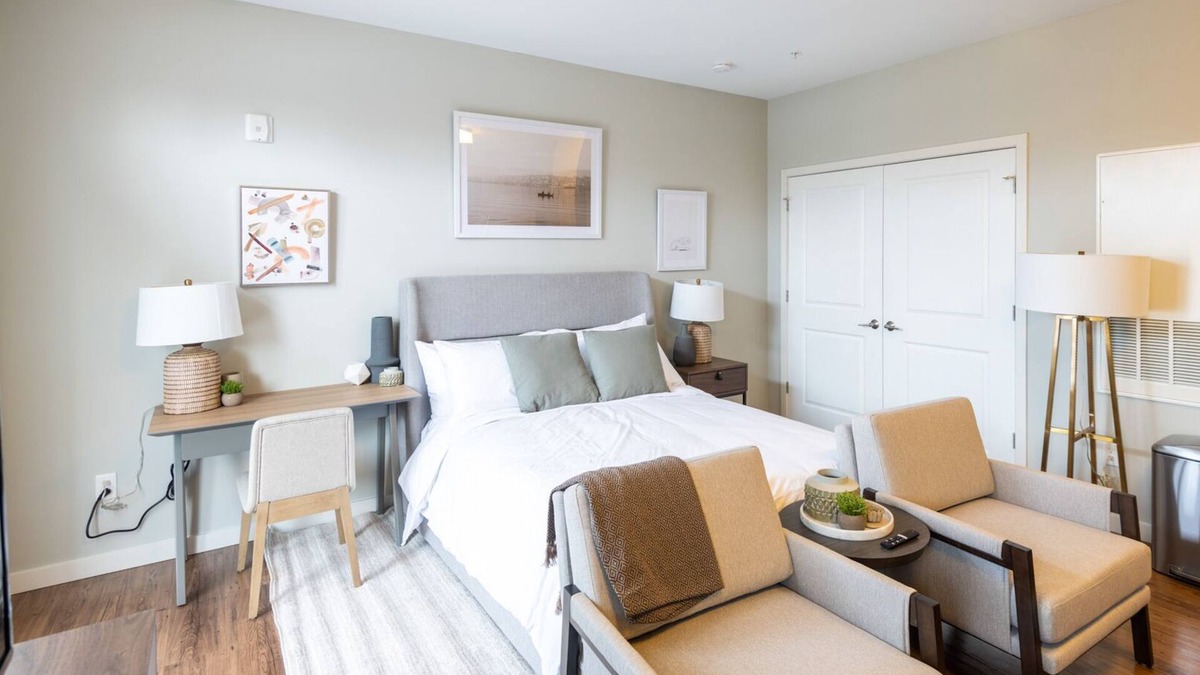 Windsor Apartment | Modern Apartment in Prime Location (ID8475X33)