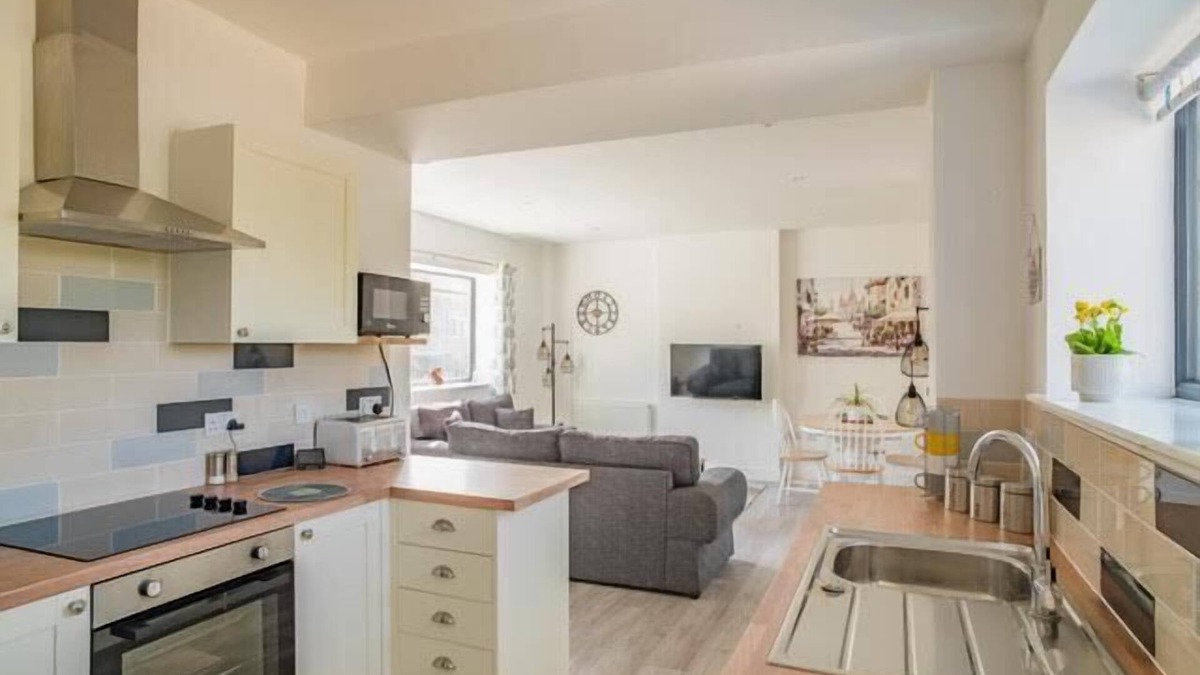Chalford Apartment | Modern apartment in the Cotswolds sleeps 6