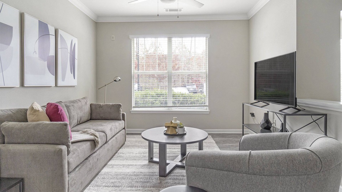 Raleigh Apartment | Modern Apartment in Prime Location (ID1210X206)