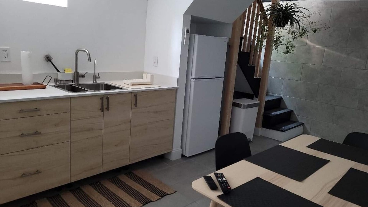 West New Haven Apartment | Modern apartment in Westville/Yale Bowl area