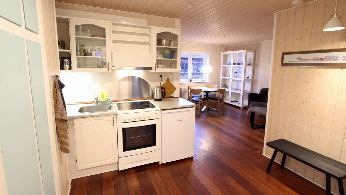 Streymoy Apartment | Modern apartment near beach, marina & city centre