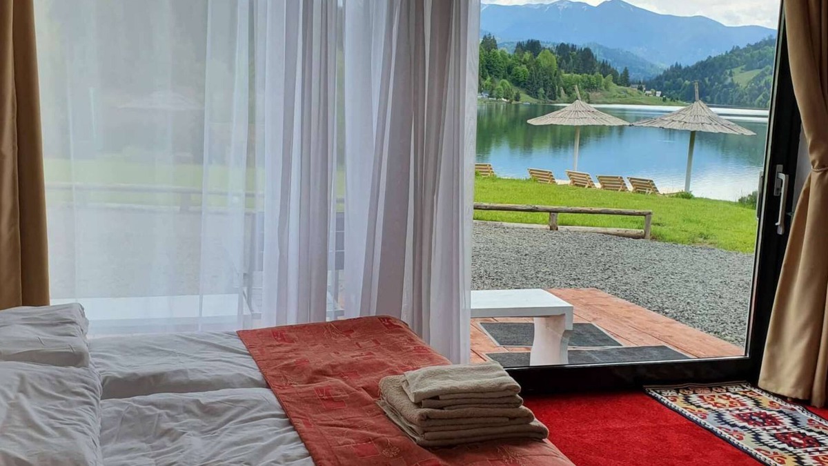 Colibita Apartment | Modern apartment on the shore of Lake Colibița