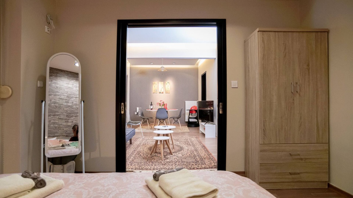 Edessa Apartment | Modern apartment overlooking downtown