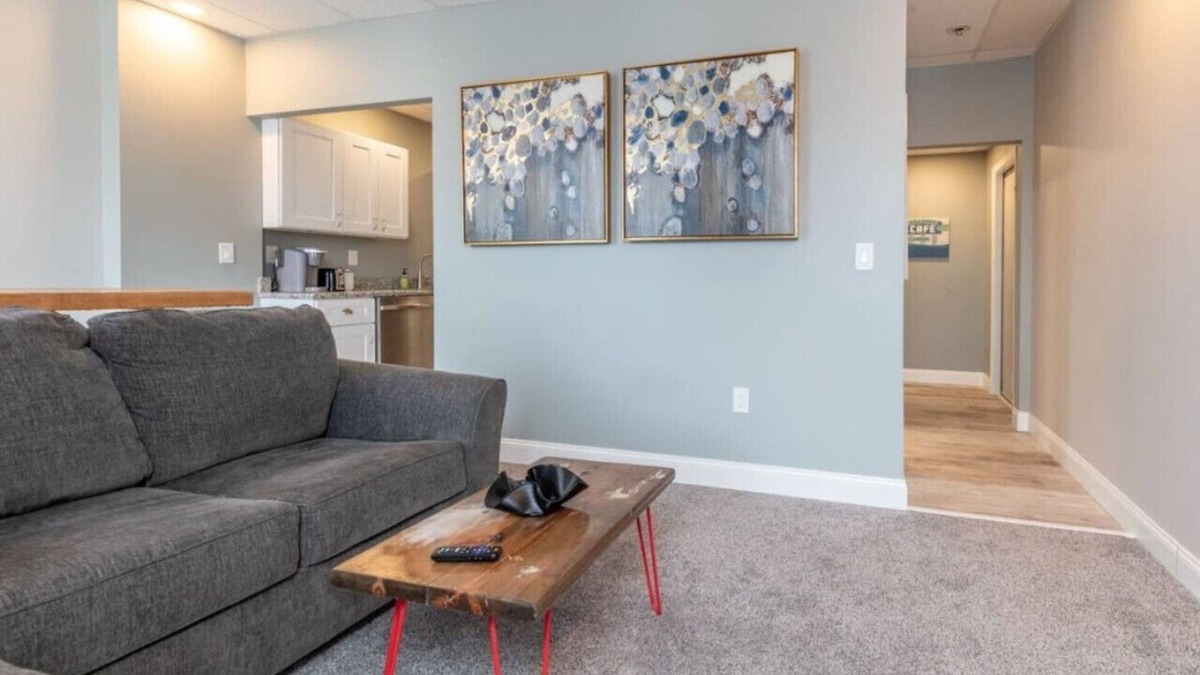 Orono House | Modern Apartment| Peaceful Community