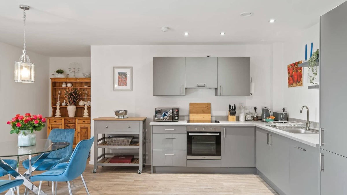 Taunton Apartment | Modern Apartment, Private Parking, Central Taunton