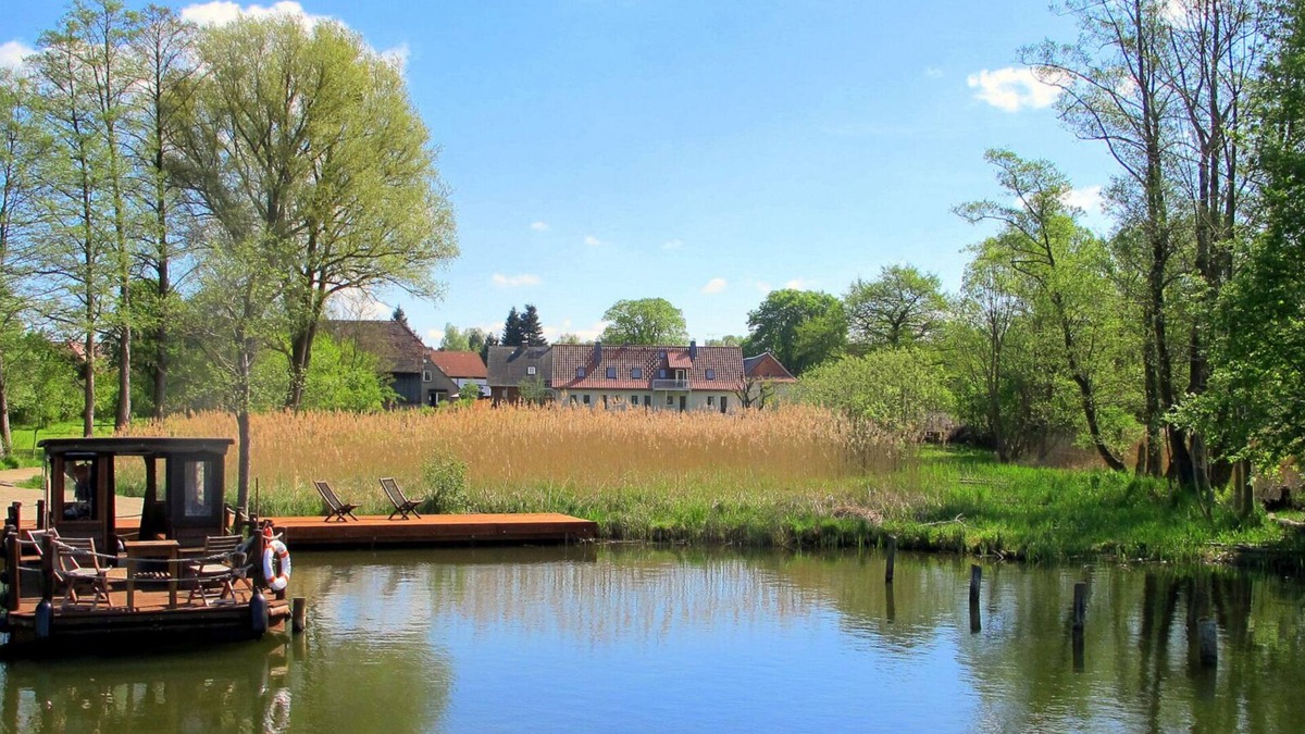 Wesenberg Apartment | Modern apartment right on the lake - terrace + fishing boat rental