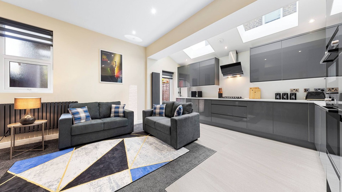 College Park and Old Oak Apartment | Modern Apartment Shepherd's Bush Near Westfield