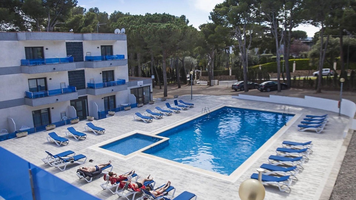 Platja d'Aro Apartment | Modern Apartment with Pool, 150m from Beach, A/C, WiFi