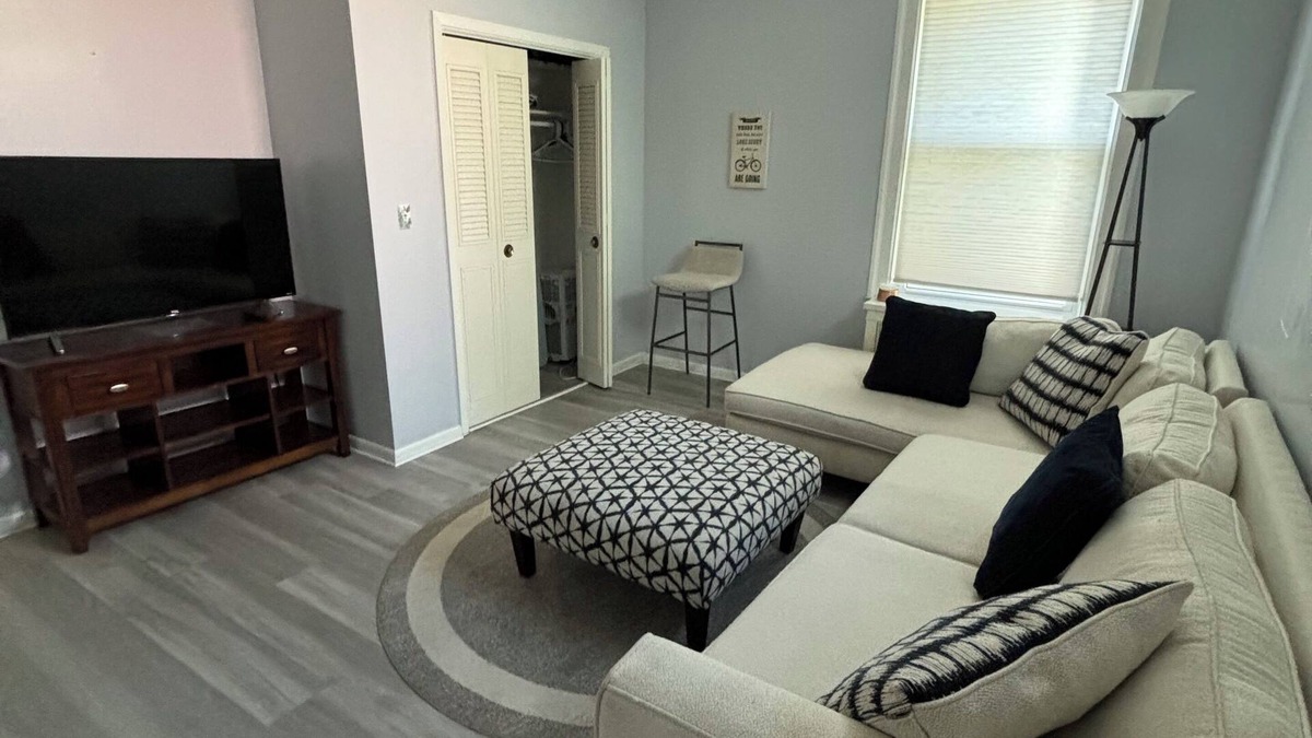Perry North Apartment | Modern apartment w/fitness room, AC, WiFi. close to stadiums and downtown