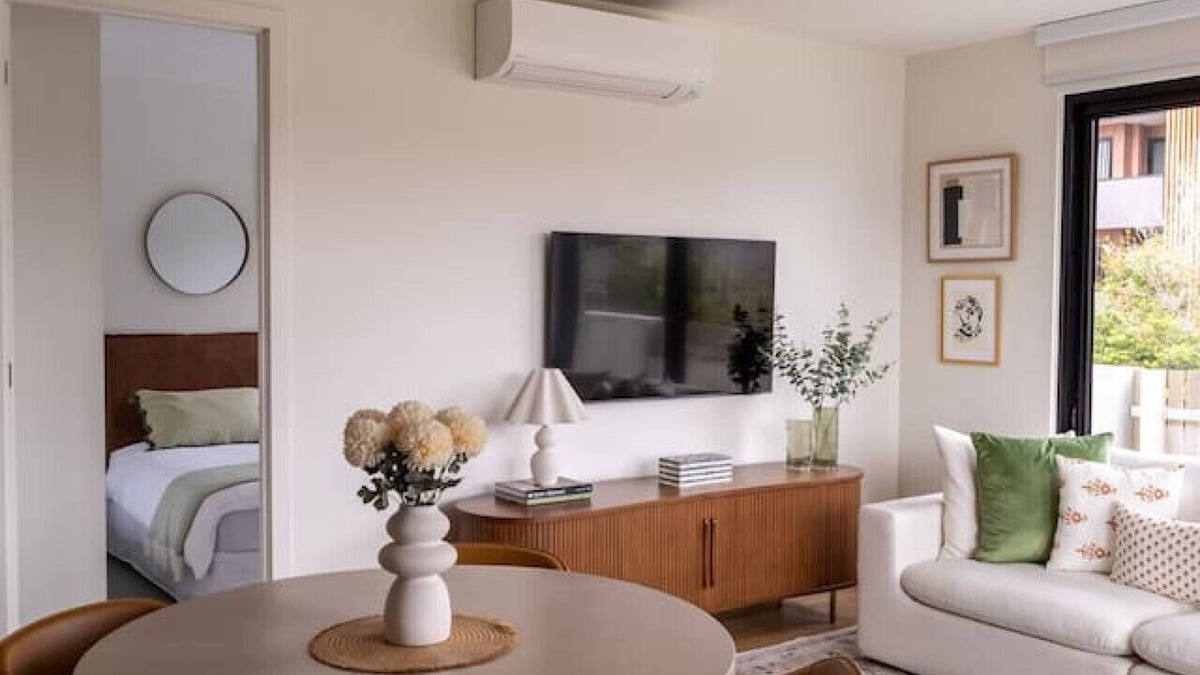 Cheltenham Apartment | Modern apartment with Park views in Cheltenham
