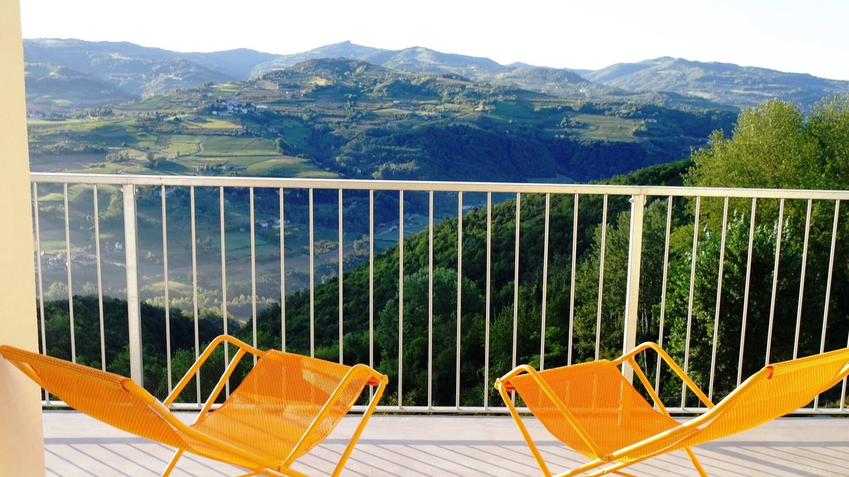 Castino Apartment | Modern apartment with a dream view