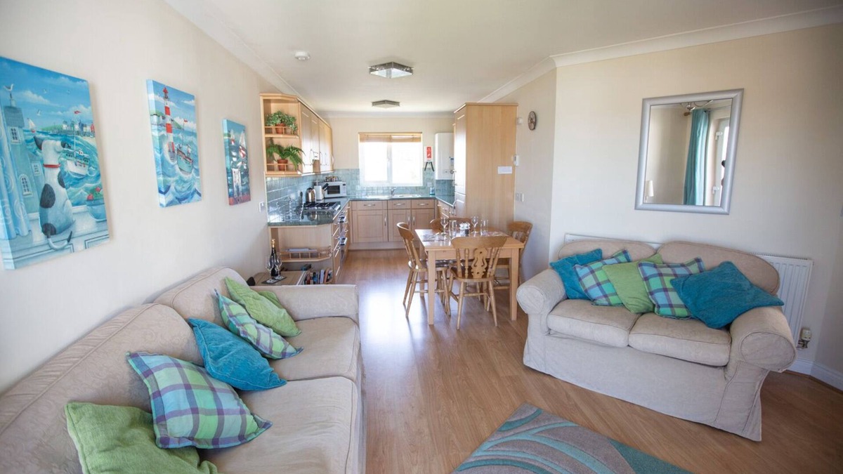 Newquay Apartment | Modern Apartment with Breathtaking Views of Fistral Beach, Newquay