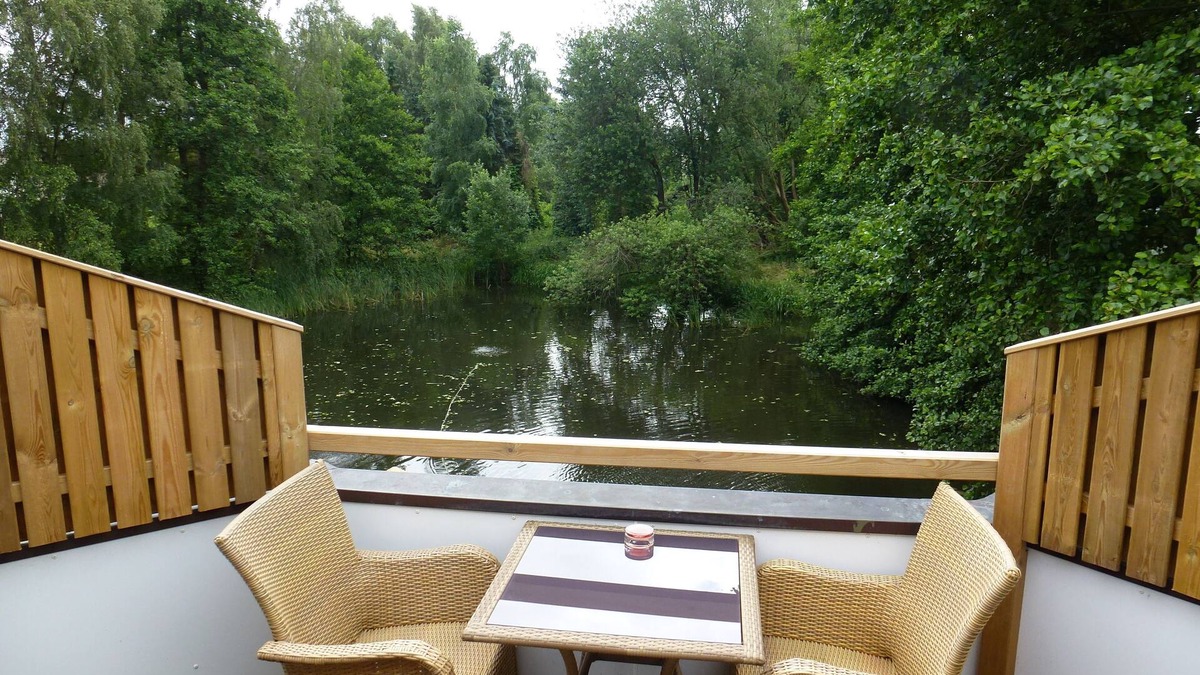Barmstedt Apartment | Modern apartment with a wonderful view of the pond