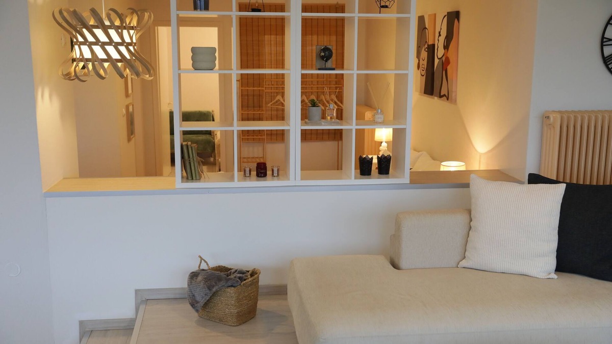 Maniakoi Apartment | Modern apartment with a lake view for a comfortable stay. Easy parking space