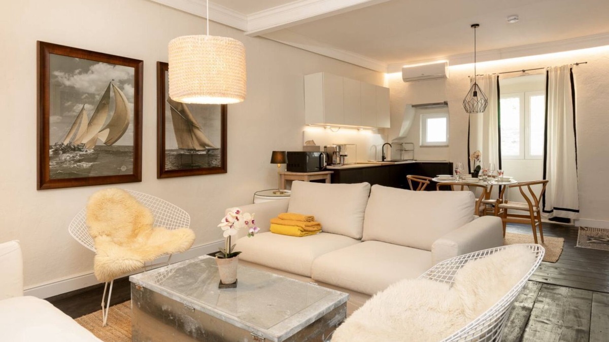 Barriera Vecchia-San Giacomo Apartment | Modern apartment with private outdoor space
