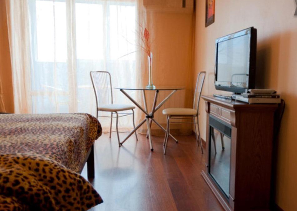 Dzerzhyns'kyi District Apartment | Modern Apartment with Panoramic View near Metro 23August