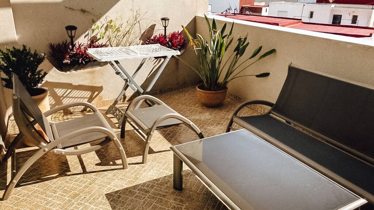 Tetouan Apartment | Modern apartment with roof terrace, city center location