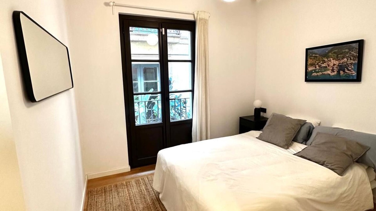 Vic Apartment | Modern Apartment with Rooftop - El Gòtic