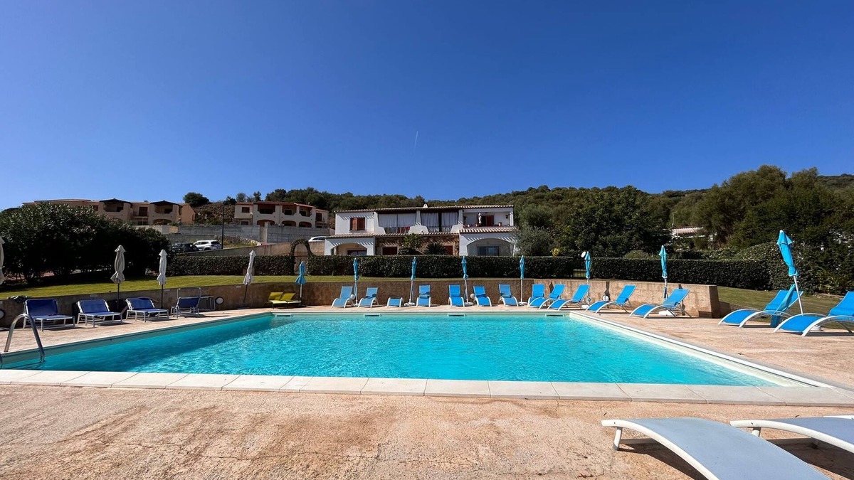 Budoni Apartment | Modern apartment with sea view and pool