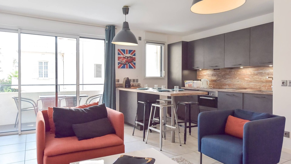 Pointe Croisette Apartment | Modern apartment with swimming pool