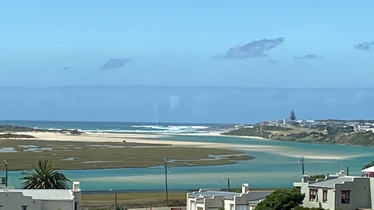 Still Bay Apartment | Modern apartment with sea, river & garden view in charming Still Bay. No smoking