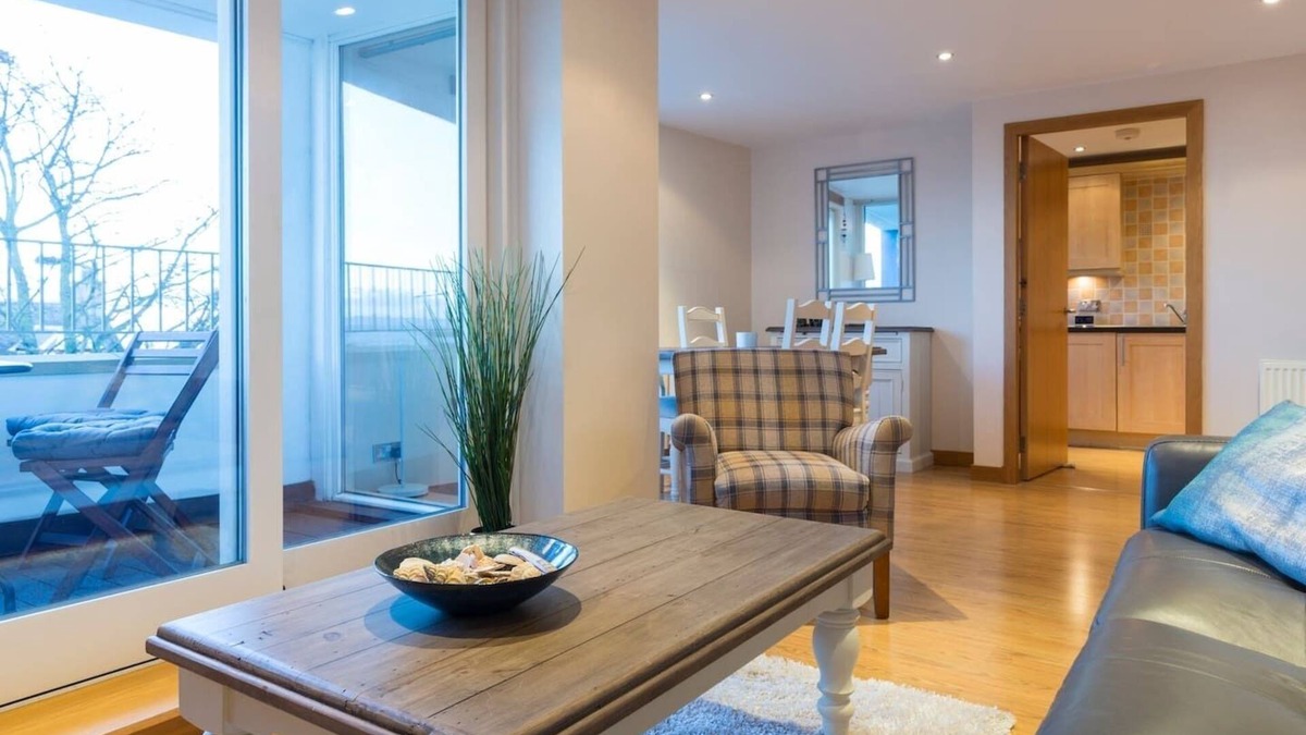 Fisherrow Apartment | Modern apt, amazing Harbour views, wifi & Parking