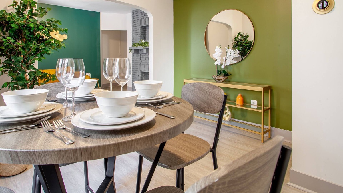 Mount Vernon Apartment | Modern Apt Downtown BMORE