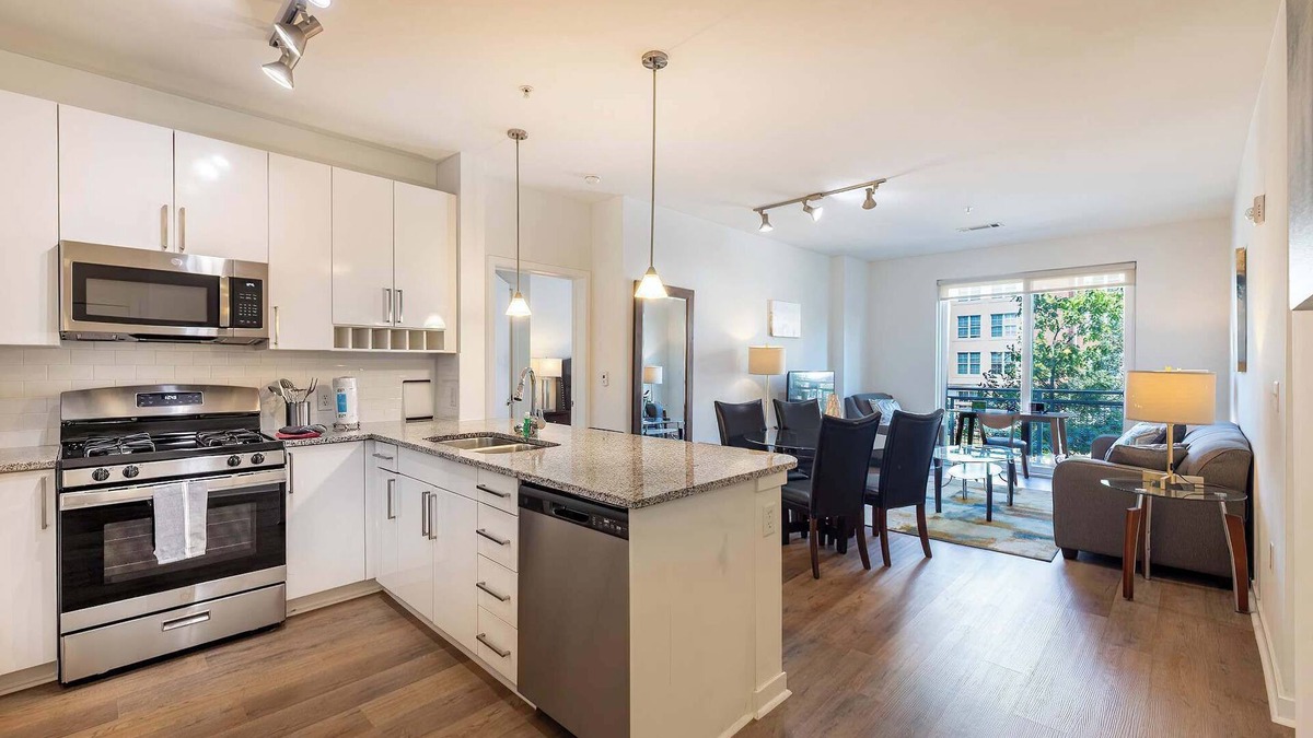 Downtown Apartment | Modern Apt Downtown with Pool