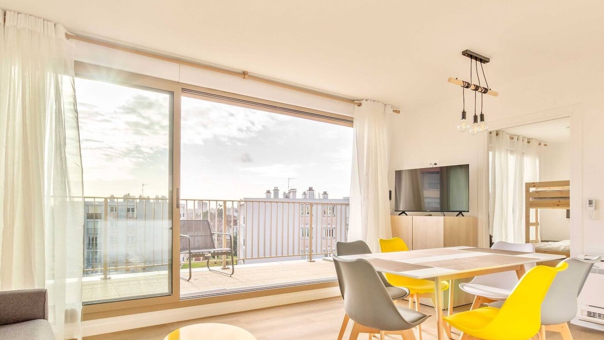 Champigny-sur-Marne Apartment | Modern Apt with Balcony-6P-Close to Disney/Paris