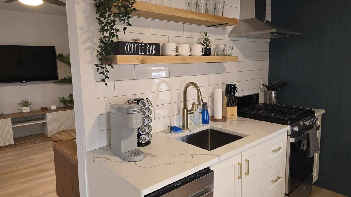 Fifth Ward Apartment | Modern Apt in Walker's Point