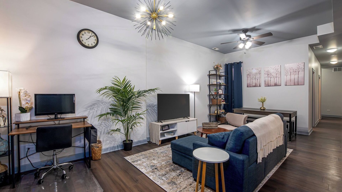 Woodlawn Condo | Modern Apt Near U of Chicago!