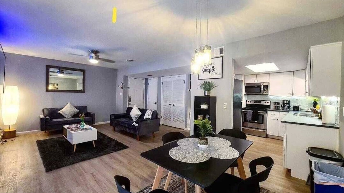 Highland Condo | Modern ATX Getaway
