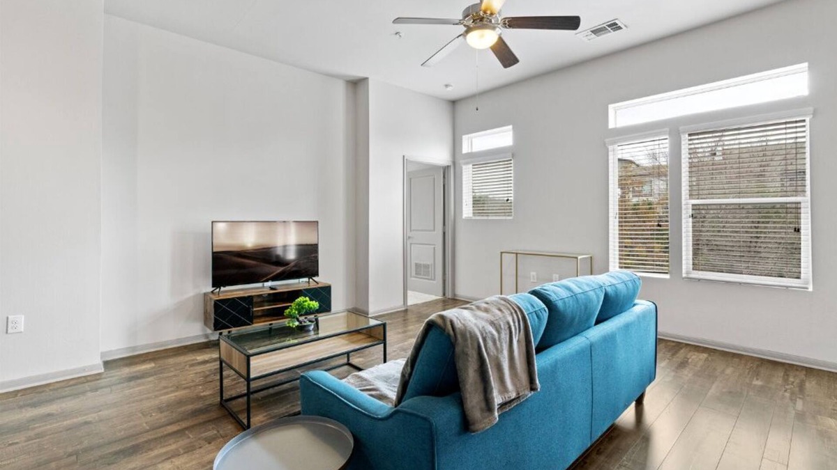 Pleasant Valley Apartment | Modern Austin 2BR 2B Apt. w/Pool, Parking & WIFI