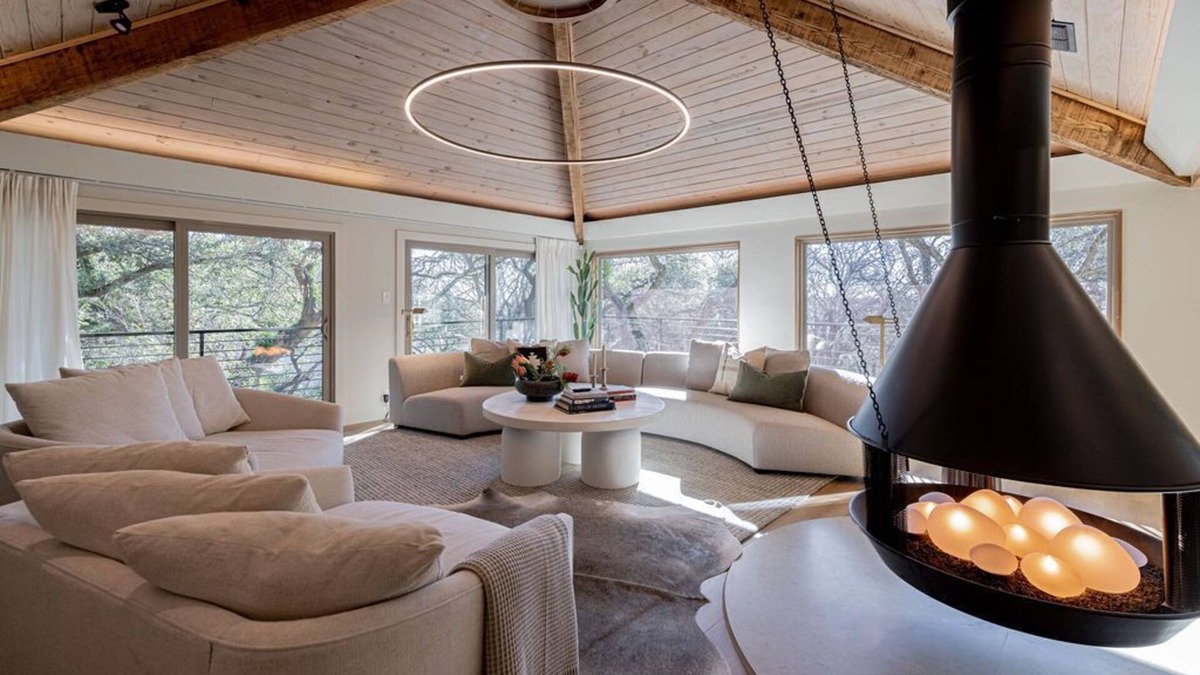 Austin House | Modern Austin Retreat: Chef’s Kitchen, Fireplace & Walkable Prime Location