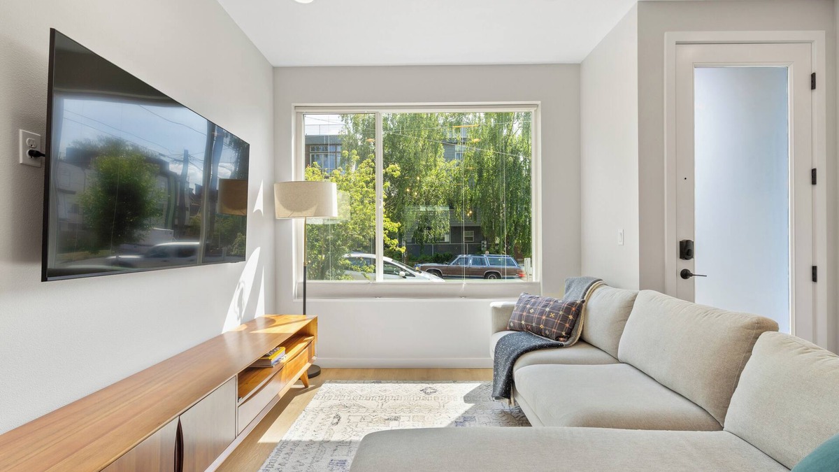 Ballard House | Modern Ballard Retreat – Walk to Cafes & Parks