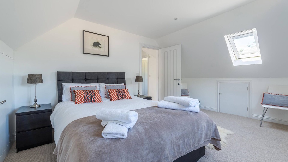 Crookham Village Cottage | Modern Barn Conversion, Rural Views, near Odiham