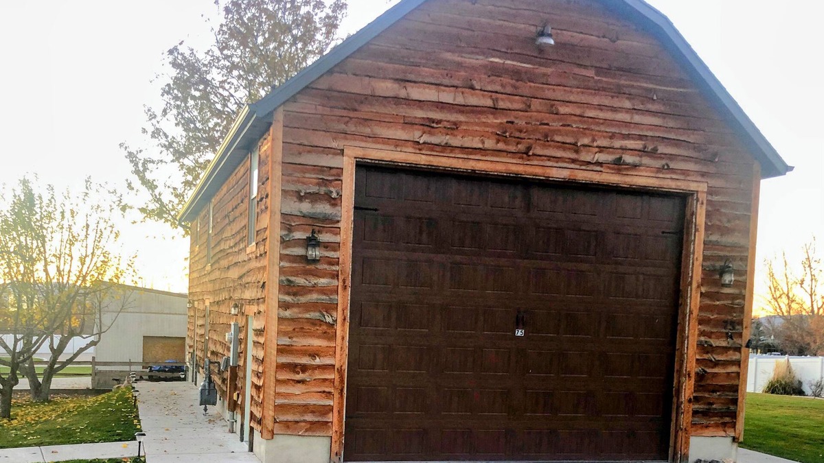 Hyde Park House | Modern Barn near Logan but in a quiet neighborhood.