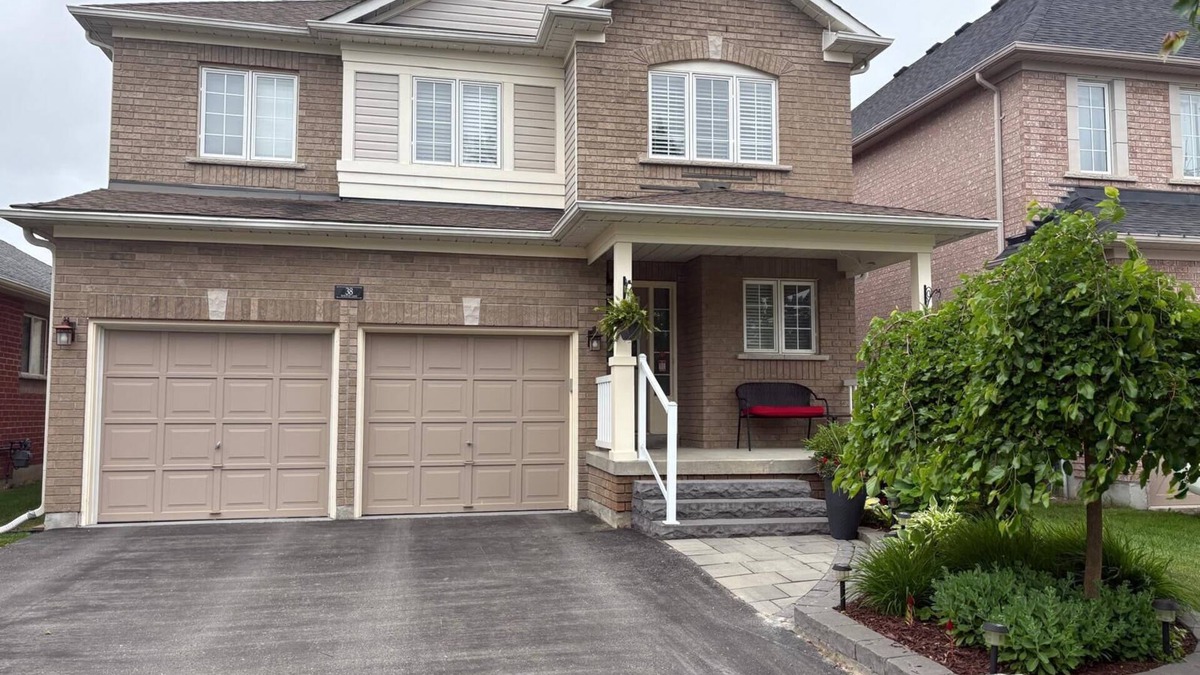 Uxbridge House | Modern Basement Apartment