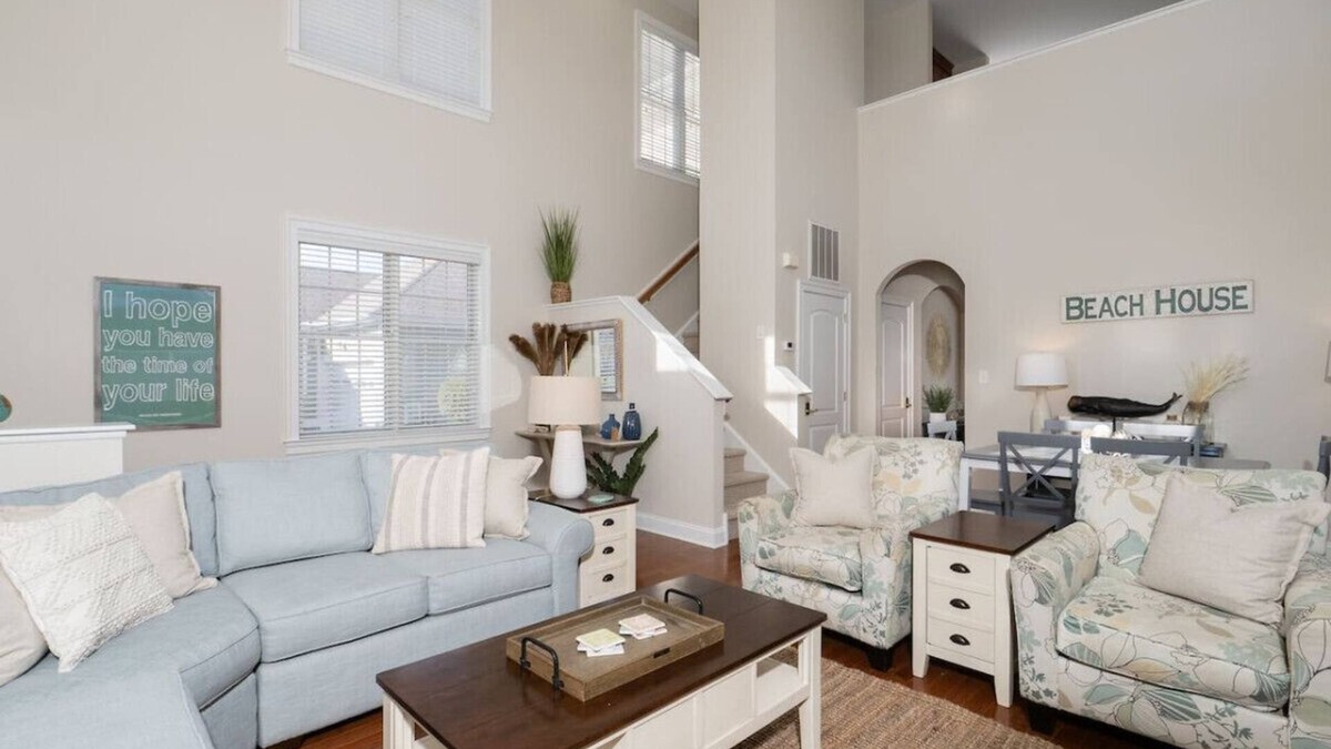 Sun Ridge House | Modern Bayside Villa: Ideal for Family and Golf