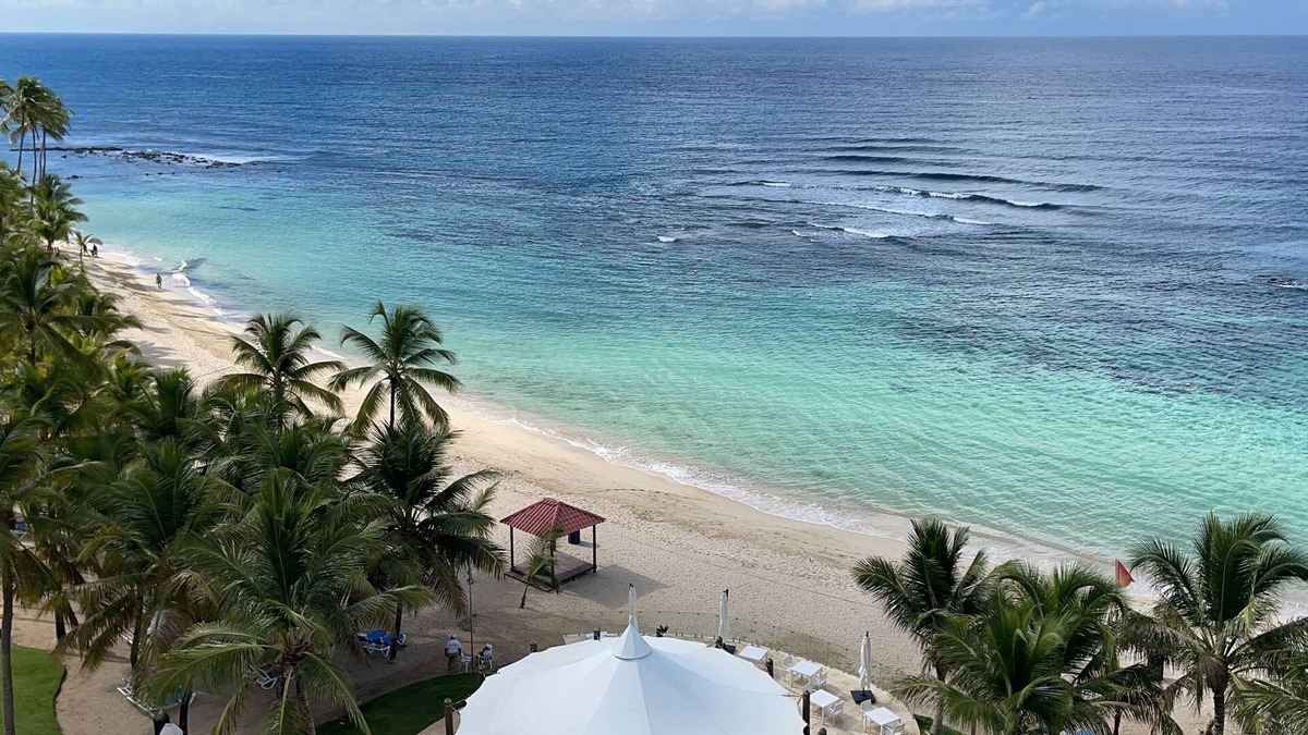 Villas Del Mar Condo | Modern Beach Front Apartment, Underground parking & fast wifi - 100 Mbps