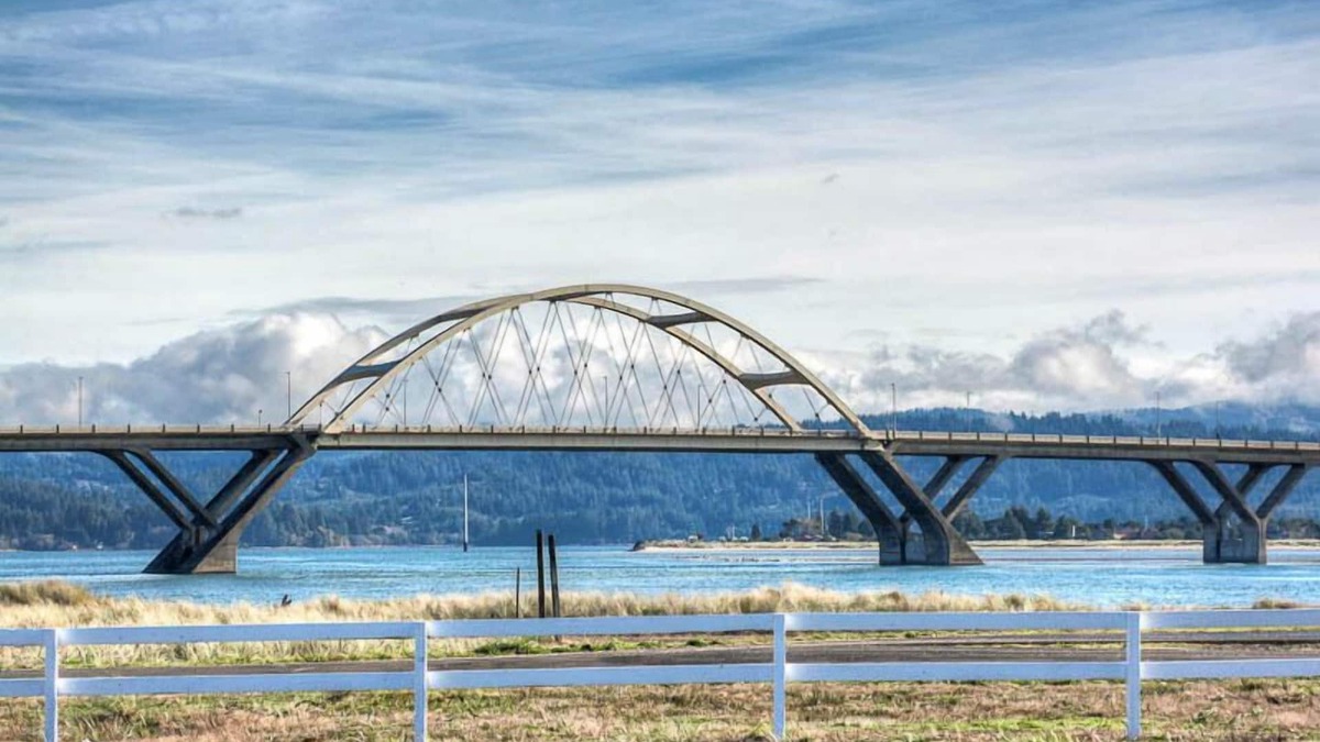 Bayshore House | Modern Beach Home with Jetted tub, Views of the Bay and Dog Friendly Too!