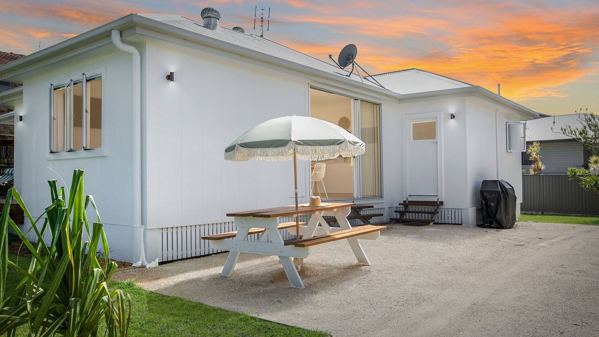 Pottsville House | Modern Beach House in Heart of Pottsville
