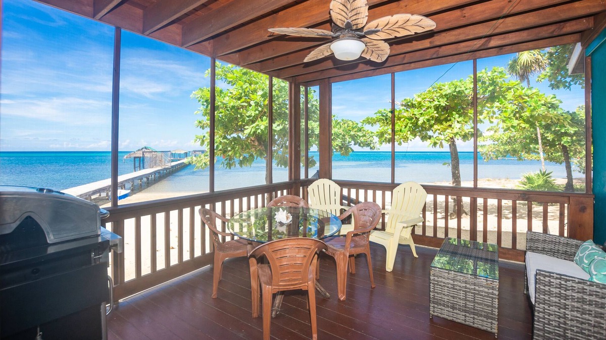 Roatan House | Modern Beachfront Casita with Dock and pool ON THE BEACH