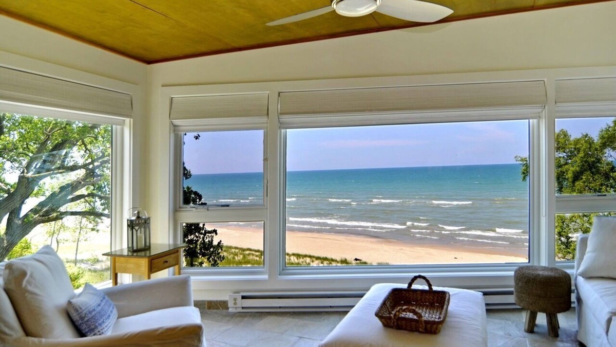 Union Pier House | Modern Beachfront Home With Breathtaking Lake Views and Hot Tub