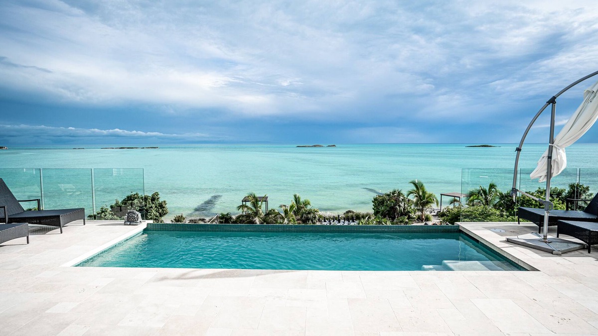 Juba Sound Villa | Modern Beachfront 3bdrm - 3bath with pool & incredible view!