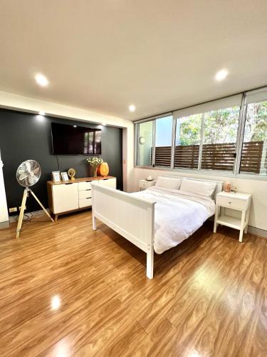 Bellevue Hill House | Modern Beachside Suite-Just Steps from Bondi Beach