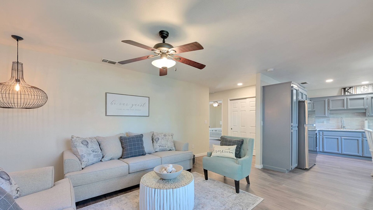 Yuba City House | Modern, Beachy 2 Bedroom Home - 2 Min To Hospital