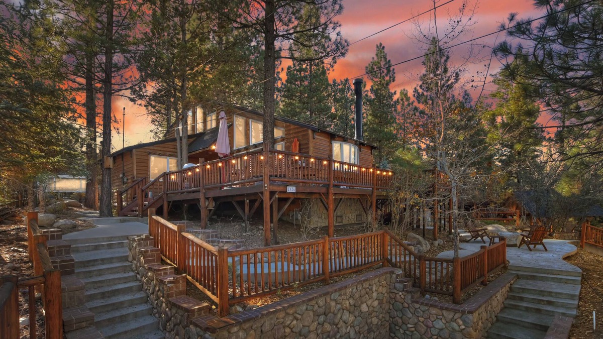 Big Bear Cabin | Modern Big Bear Cabin w/Hot Tub – Short Drive to Lake!