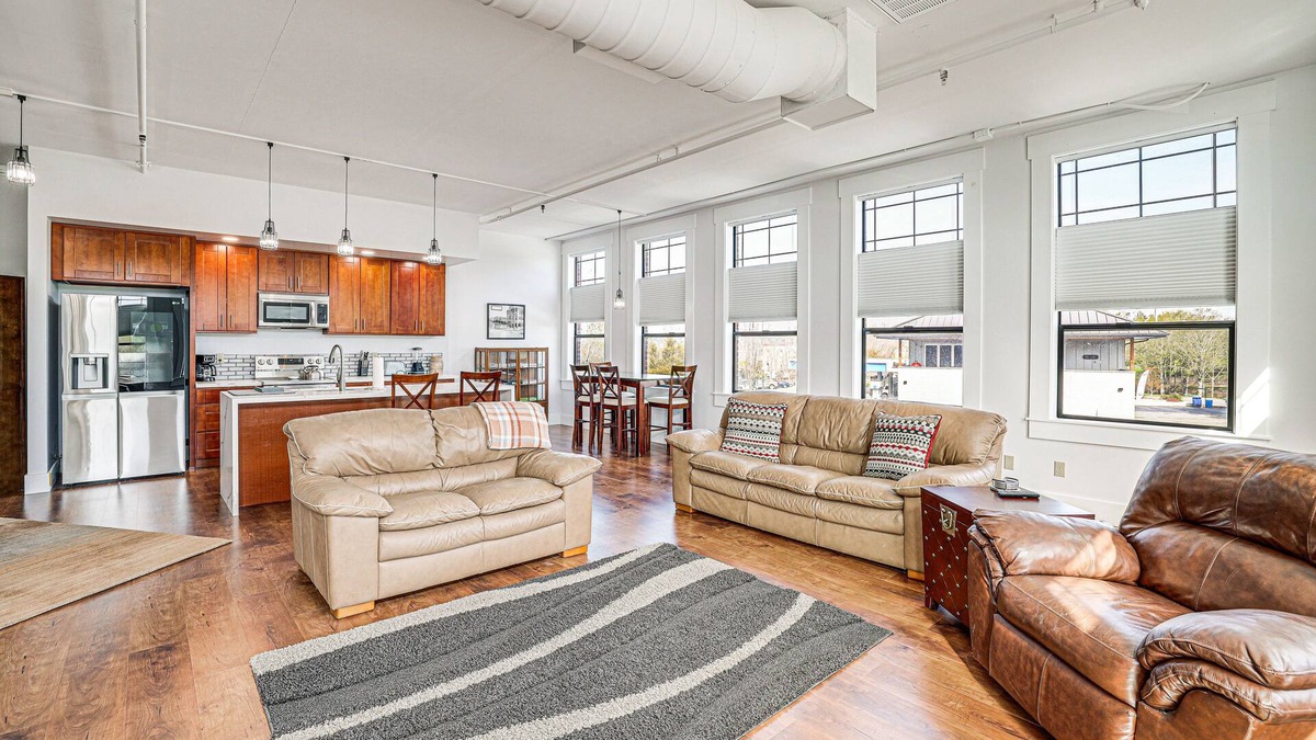 Blaine Condo | Modern Blaine Condo Rental < 1 Mi to Boat Harbor!